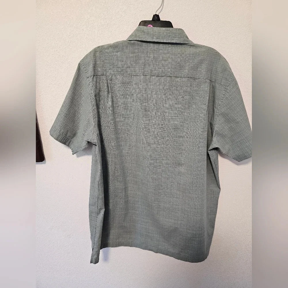 Van Heusen Green and Cream Short Sleeve Button Down Shirt Men's Large 16-16 1/2